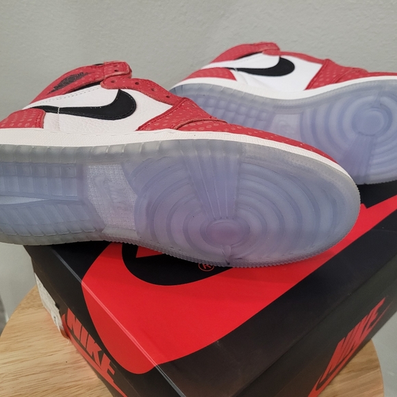"Spider-Man" Air Jordan Retro 1 OG High  Origin red sneakers - Picture 5 of 5